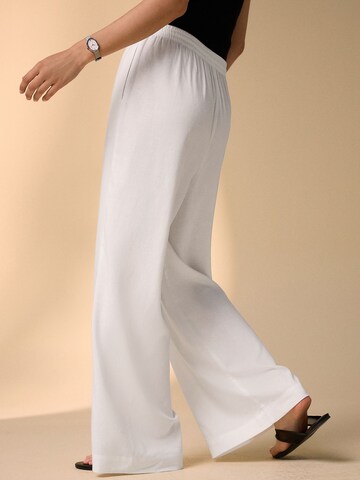 Next - regular Pantalón en blanco
