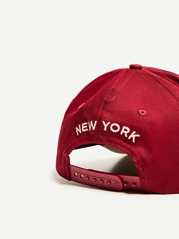 Casquette Bershka en rouge