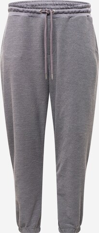 BURTON MENSWEAR LONDON Tapered Trousers in Grey: front