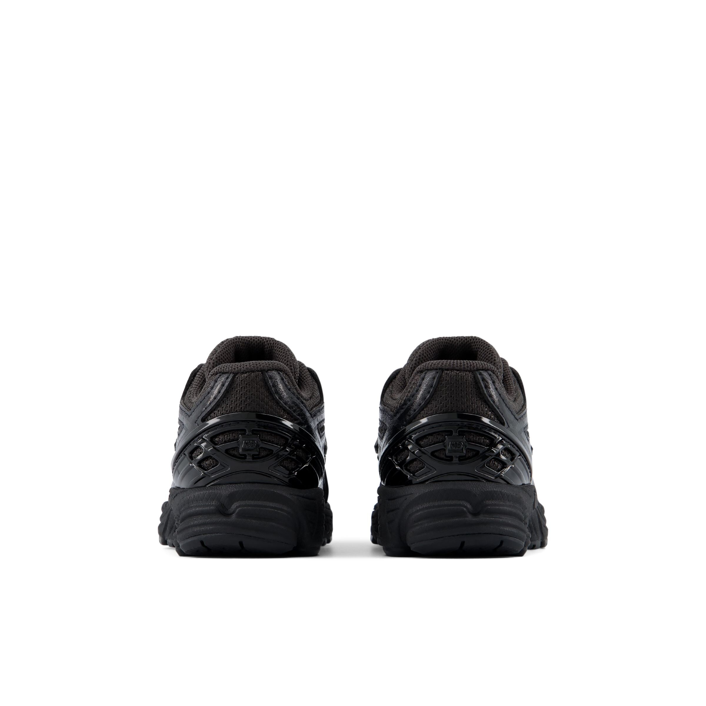 Sneaker '1906 BUNGEE LACE' di new balance in nero