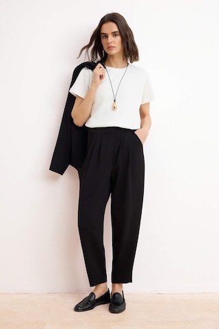 regular Pantaloni con pieghe di Trendyol in nero