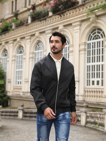 YOUTHUP Between-Season Jacket in Black: front