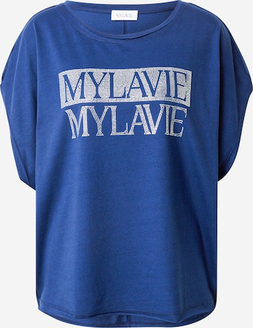 MYLAVIE by Sarah Harrison Футболка в Синий: спереди