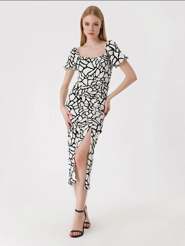 Bigdart Dress in Black: front
