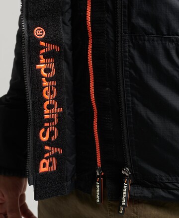 Superdry Jacke in Schwarz