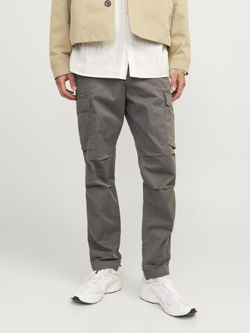 Effilé Pantalon cargo 'JPStace JJTucker' JACK & JONES en gris : devant