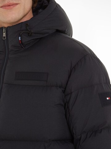 TOMMY HILFIGER Winterjacke in Schwarz