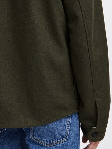 !Solid Regular fit Button Up Shirt in Green