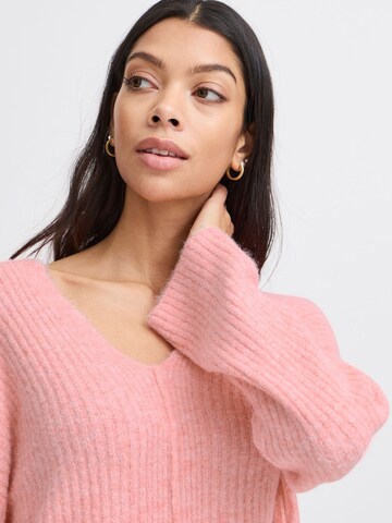 Pullover ' BYOMEA V-NECK JUMPER' di b.young in rosa
