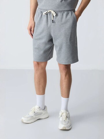 Tommy Life Tracksuit in Grey