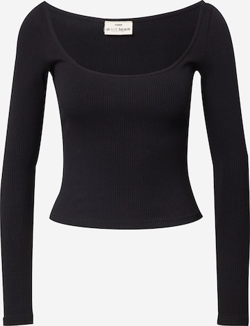 A LOT LESS - Camiseta 'Nicola' en negro: frente