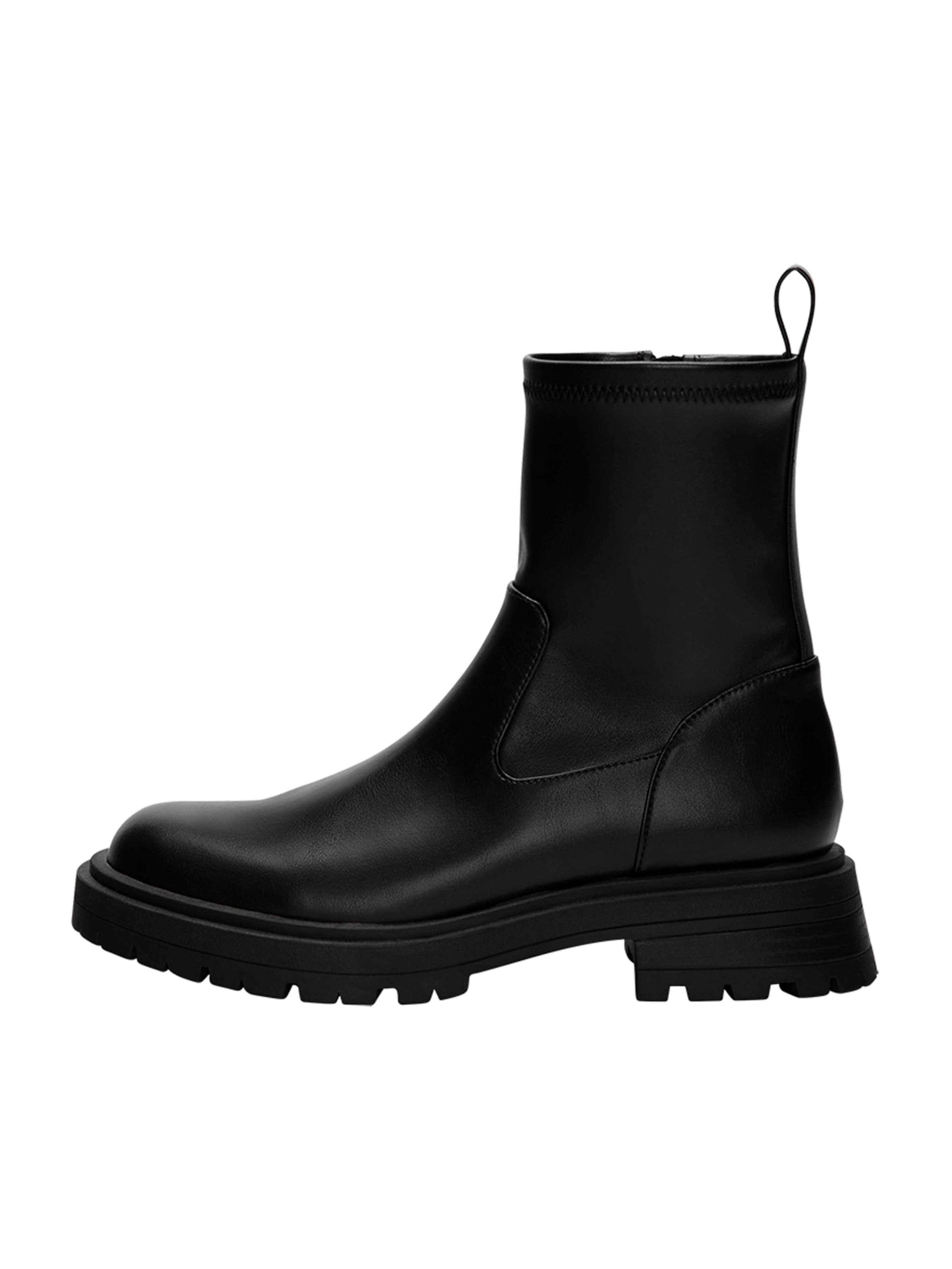 Botine de la Pull&Bear pe negru