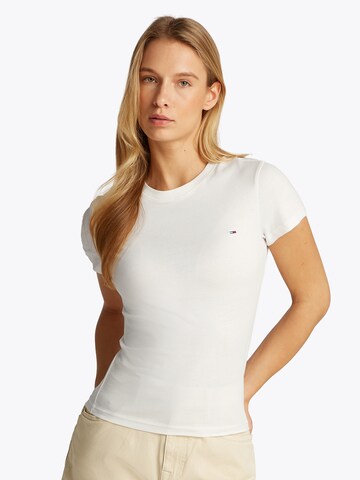 Tricou de la Tommy Jeans pe alb: față
