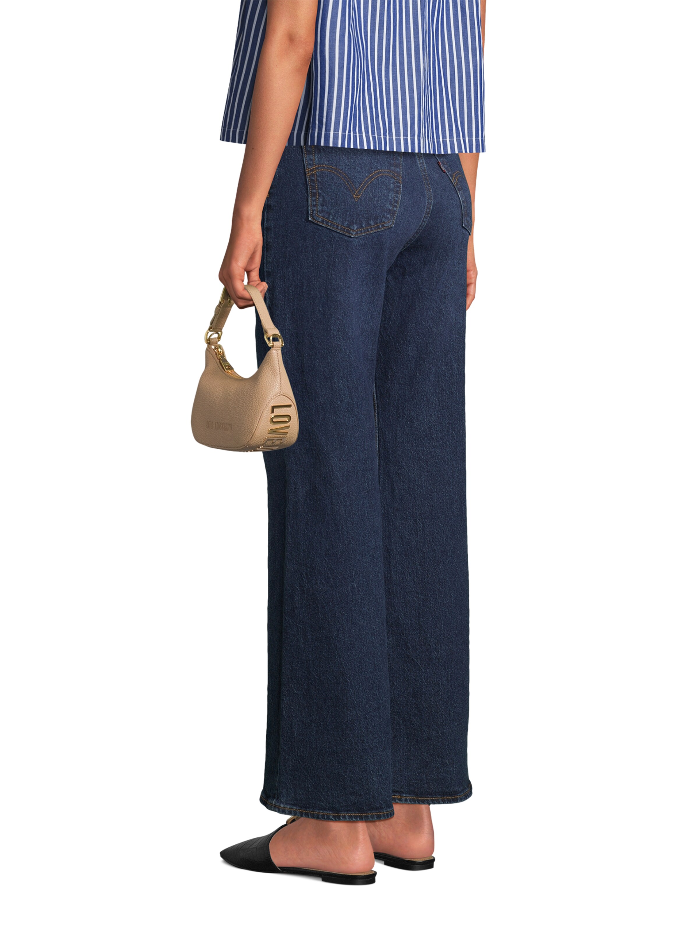 Poșete de la Love Moschino pe bej: față