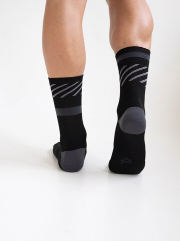INCYLENCE Athletic Socks 'DISRUPTS' in Black