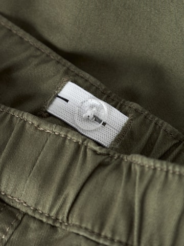 NAME IT - Tapered Pantalón en verde