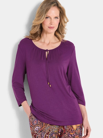 Goldner Shirt in Lila: Vorderseite