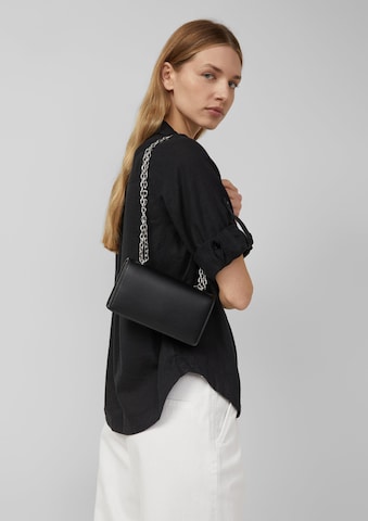 s.Oliver Schultertasche in Schwarz