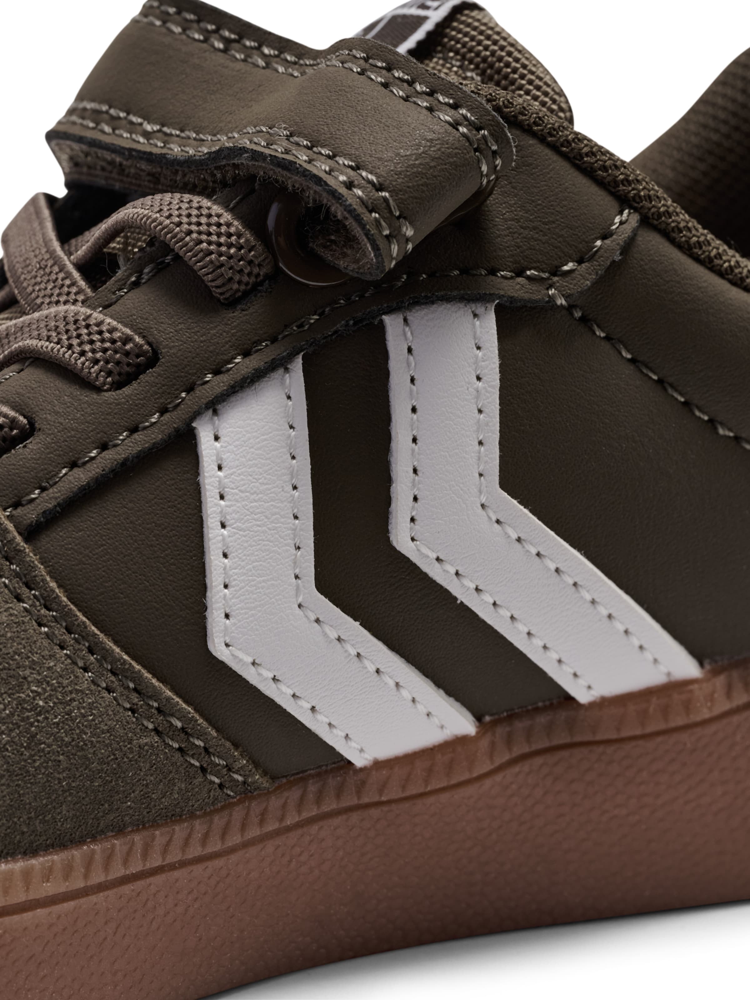 Hummel Sneakers in Brown