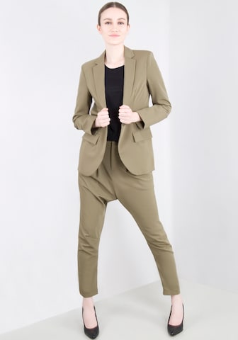 IMPERIAL Tapered Pleat-Front Pants in Green