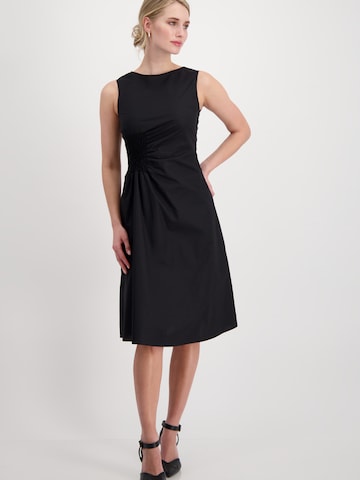 Robe monari en noir : devant