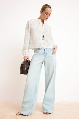 Trendyol Blouse in White: front