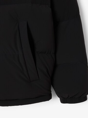 LACOSTE Winterjacke in Schwarz