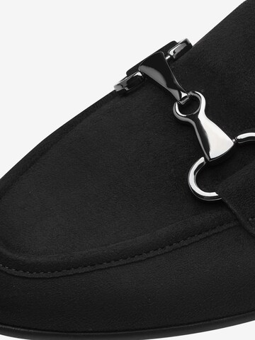 Chaussure basse TAMARIS en noir