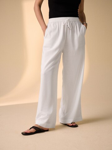 Next - regular Pantalón en blanco: frente