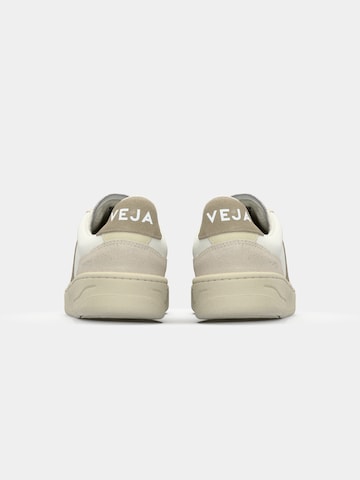 Sneaker low 'V-90' de la Veja pe alb