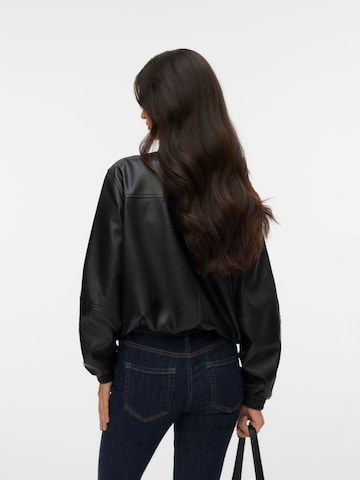 Veste mi-saison 'VMCaiaava' VERO MODA en noir