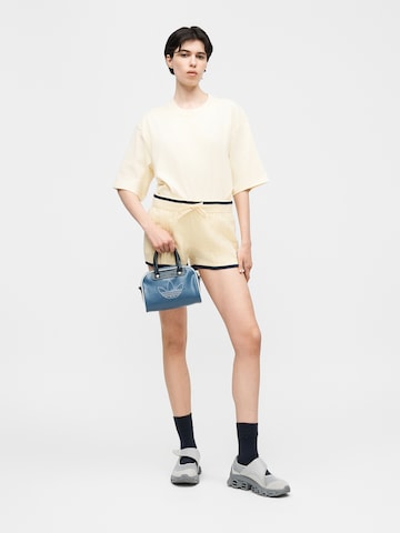ADIDAS ORIGINALS - Camiseta talla grande 'Ess' en beige