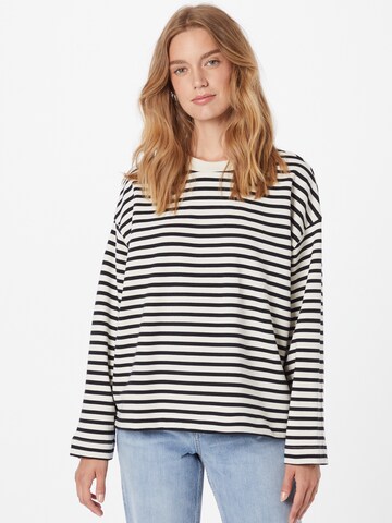 ARMEDANGELS Sweatshirt 'Franka' in Zwart: voorkant