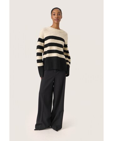 SOAKED IN LUXURY - Jersey en beige