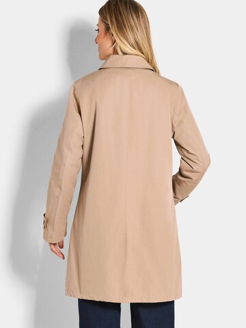 Goldner Mantel in Beige