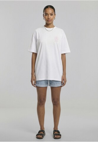 T-shirt Urban Classics en blanc : devant
