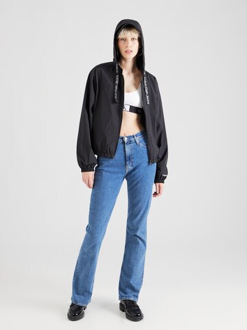 Calvin Klein Jeansregular Prijelazna jakna - crna boja