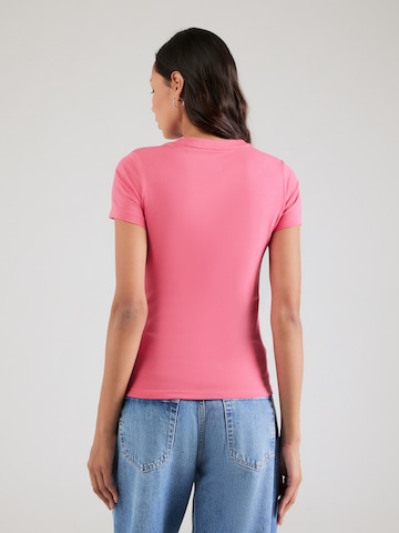 Maglietta di GUESS JEANS in rosa