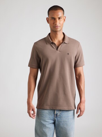 Calvin Klein Jeans Μπλουζάκι σε καφέ: μπροστά