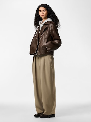 Baggy Pantaloni con pieghe 'PCOLIVIA' di PIECES in marrone