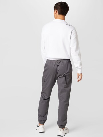 Effilé Pantalon Nike Sportswear en gris