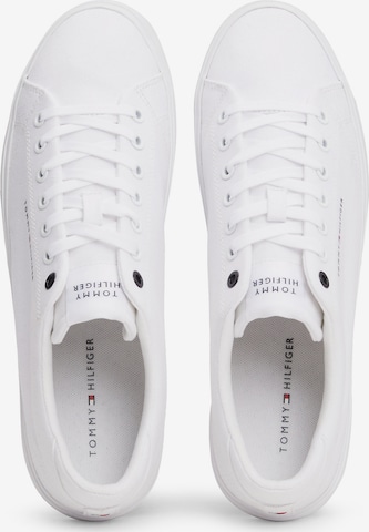 TOMMY HILFIGER - Sapatilhas baixas 'Essential' em branco