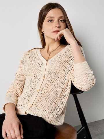 Cardigan bavarois ' ' Apricot en gris