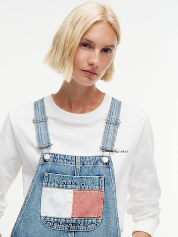 Tommy Jeans Regular Latzjeans in Blau