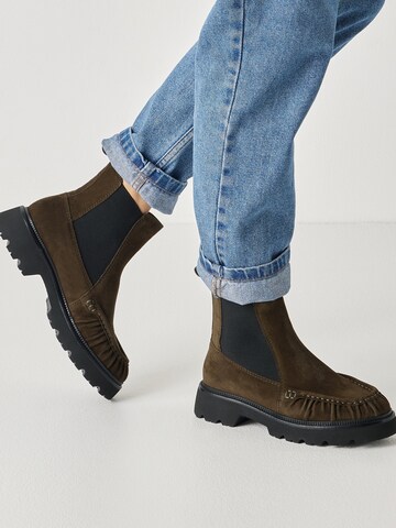 Tamaris Chelsea Boots in Green: front