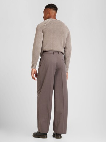 Loosefit Pantaloni con pieghe 'Uno' di WEEKDAY in marrone