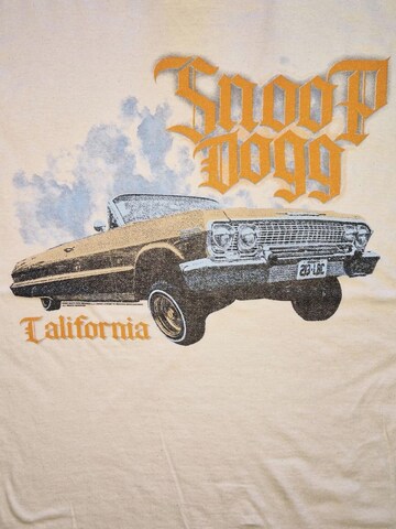 Maglietta 'Snoop Dogg Lowrider' di Rockshirts in bianco