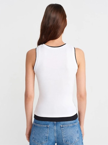 Dilvin - Blusa em branco