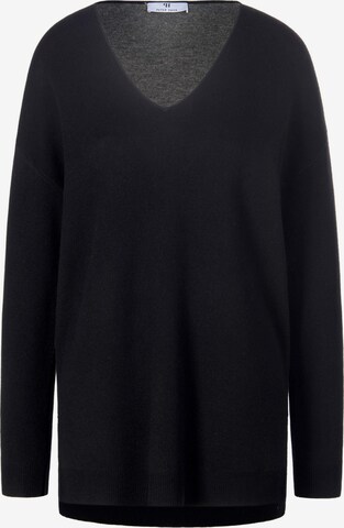 Peter Hahn Sweater in Black: front