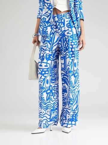 Wide leg Pantaloni con piega frontale di Marc Cain in blu: frontale